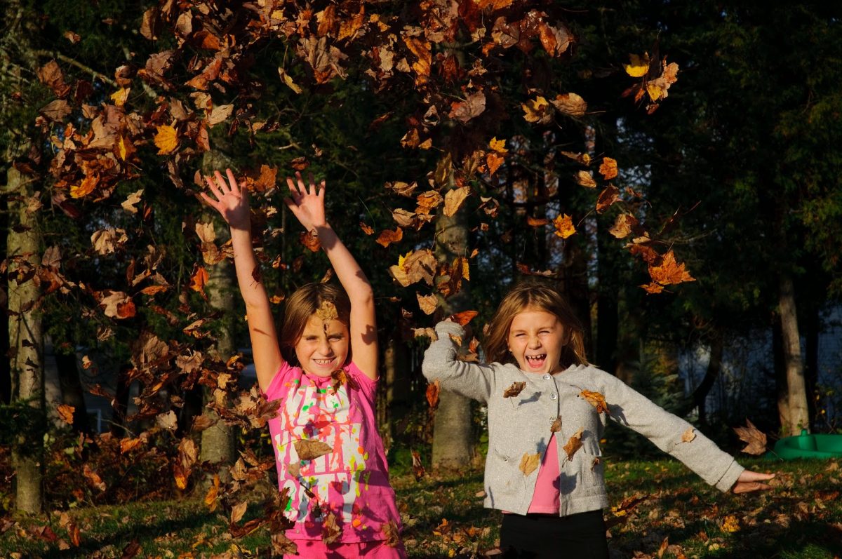 Take great photos of your kids having fun with autumn leaves!